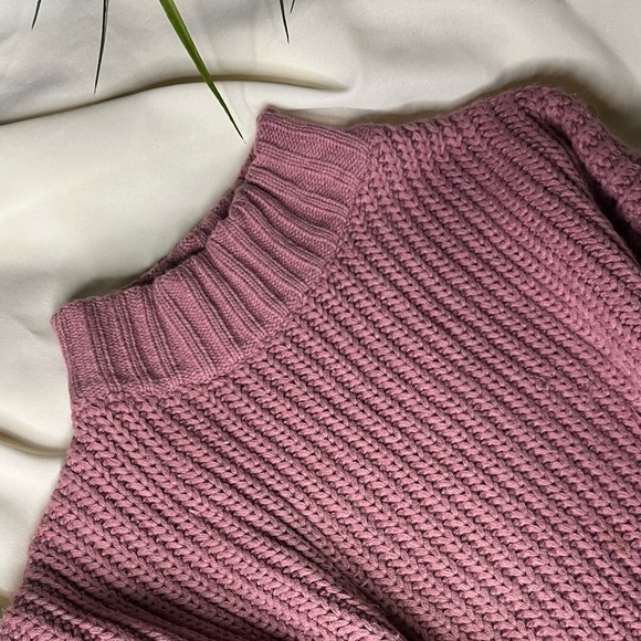 FashionNova Cropped Oversized Turtleneck Sweater - Picture 4 of 6